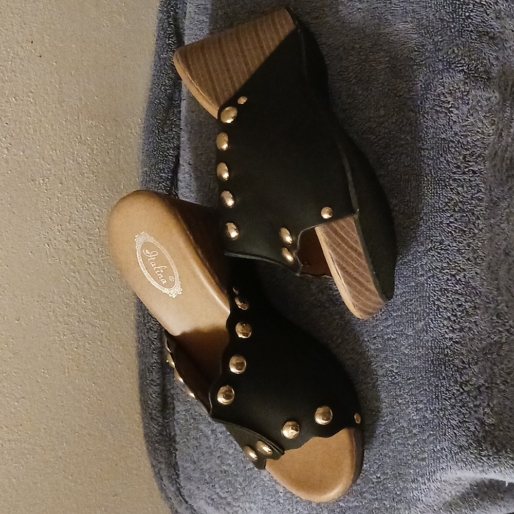 Italina clogs with gold embellishments